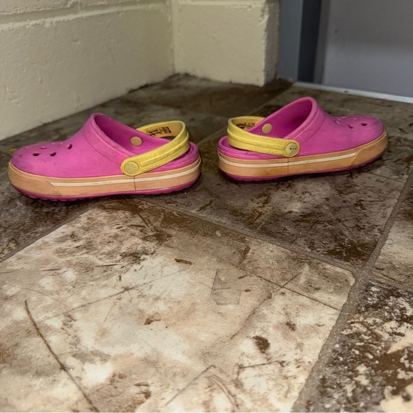 Kids Girls Crocs Brand Summer Pink and Yellow Slide Sandals Shoe Size 8-9 - Picture 13 of 16